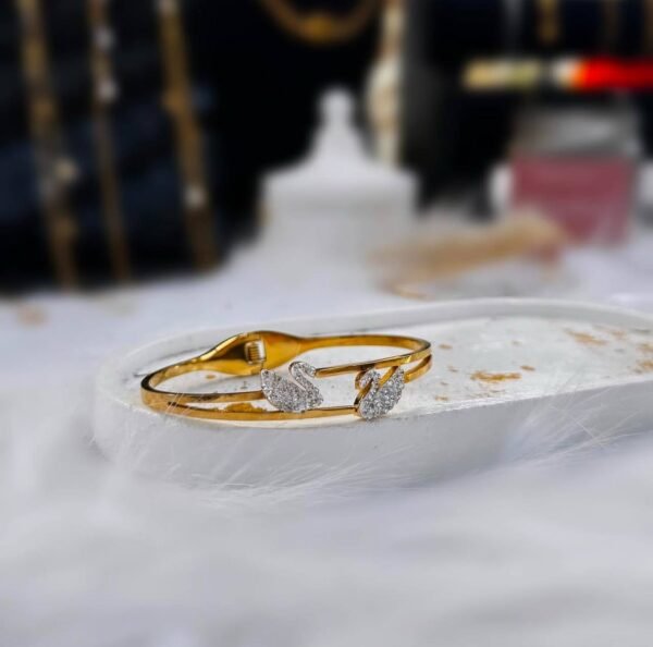 Swan bangle . - Image 2